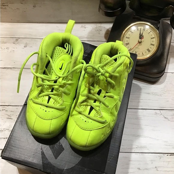 Nike Yellow Sneakers Vibrant Style and Comfort - Picture 1 of 7